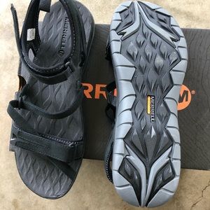 Nomen’s black Merrell sandal